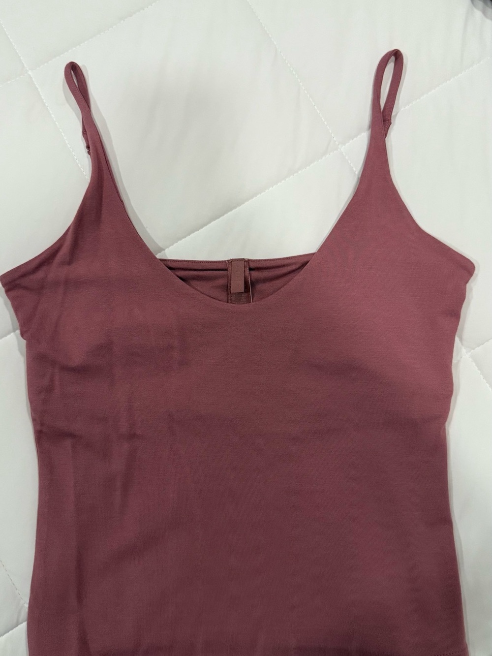 SKIMS Smooth Layers Scoop Neck Cami – Small